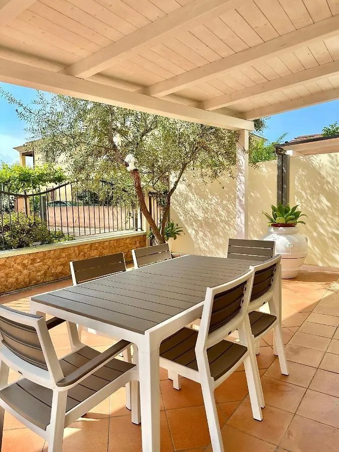 Jennas-Libeccio Apartment Àrbatax